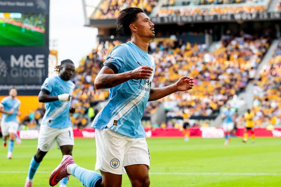 Reijnders estreou com gol pelo Manchester City