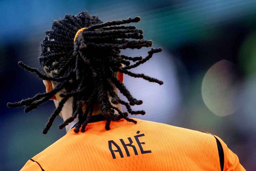 Aké přestupuje do tureckého Fenerbahce Aké přestupuje do tureckého Fenerbahce