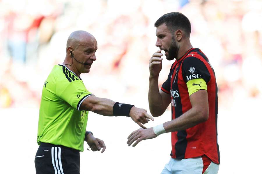 Polaco Szymon Marciniak vai arbitrar o jogo entre o FC Porto e Manchester City Polaco Szymon Marciniak vai arbitrar o jogo entre o FC Porto e Manchester City