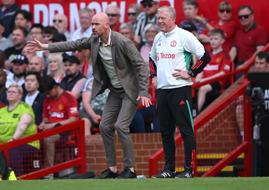 Steve McClaren (R) als assistent-trainer van Erik ten Hag