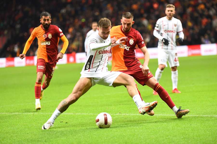 Denis Drăguș contra celor de la Galatasaray