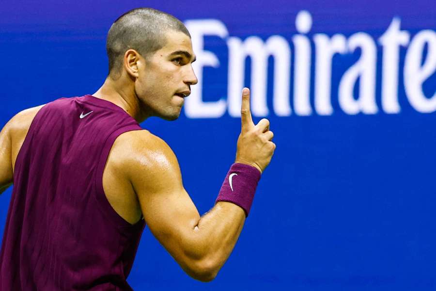 Mit neuer Frisur: Carlos Alcaraz startet souverän in die US Open