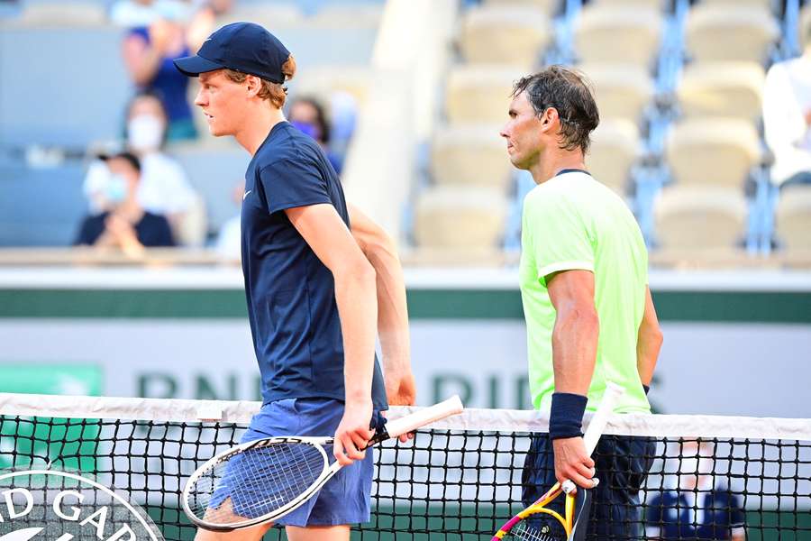 Sinner et Nadal après leur affrontement à Roland-Garros en 2021.