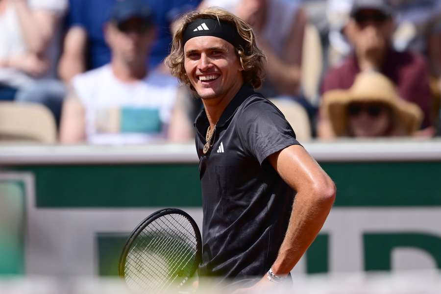 Alexander Zverev won on his return to Roland Garros