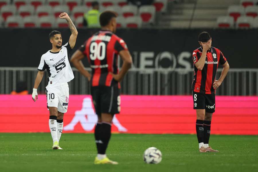 Morgan Sanson et Kevin Carlos contre Rennes et Ludovic Blas la semaine dernière Morgan Sanson et Kevin Carlos contre Rennes et Ludovic Blas la semaine dernière