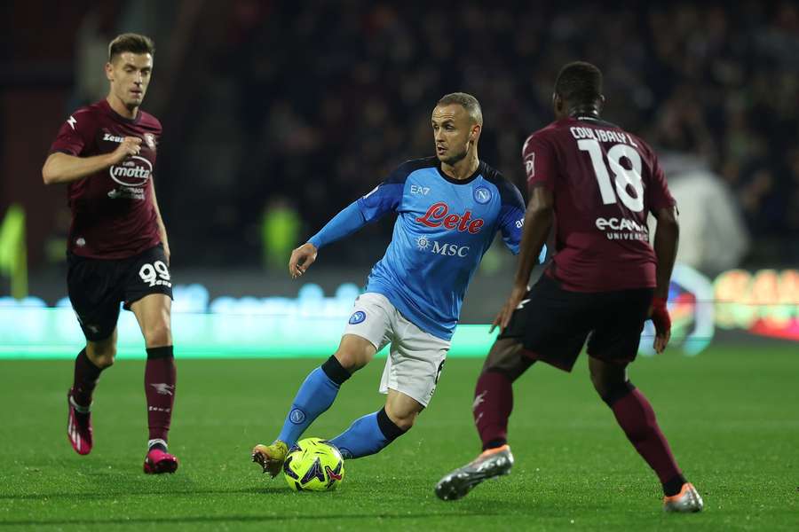 Lecce prišlo o šesťzápasovú sériu bez prehry, Gyömbér sa zranil, Lobotka s tromi bodmi