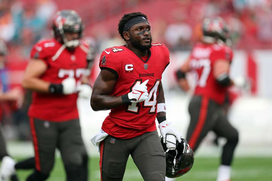 Chris Godwin warming up prior to game against the Jacksonville Jaguars (2024)
