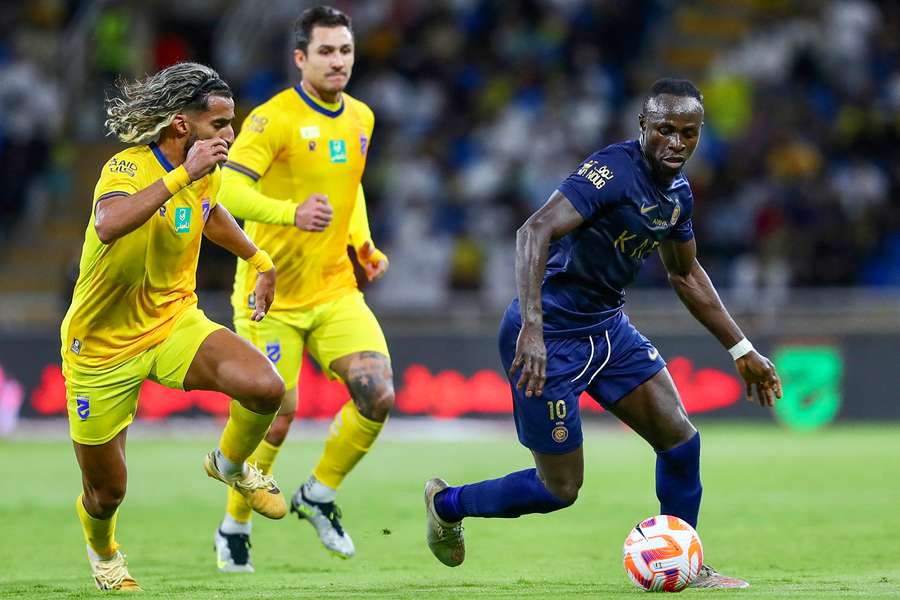 Al-Hazem's Radhi Al Otaibi (L) marks Al-Nassr's Sadio Mane