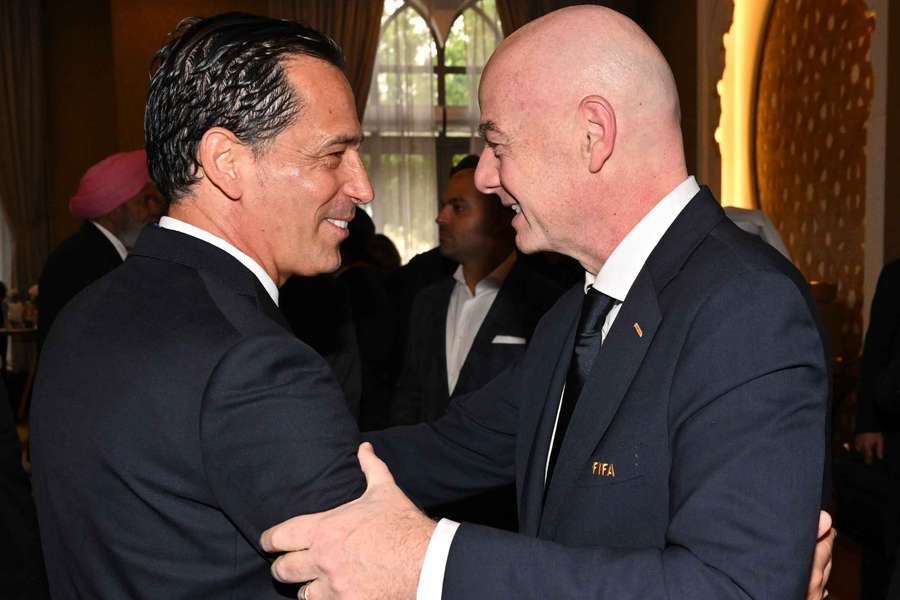 Pedro Proença, presidente da Federação Portuguesa de Futebol, com Gianni Infantino, presidente da FIFA Pedro Proença, presidente da Federação Portuguesa de Futebol, com Gianni Infantino, presidente da FIFA