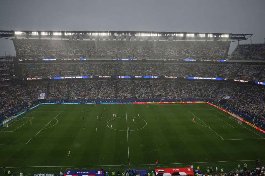 Duelo da Copa do Mundo é severamente afetado por chuva forte Duelo da Copa do Mundo é severamente afetado por chuva forte