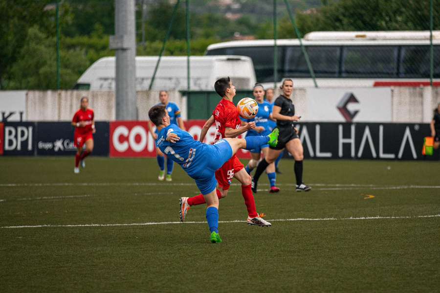 Ouriense defendeu vantagem da primeira mão no Campo de Futebol de Carapeços