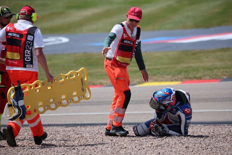 Bo Bendsneyder na zijn crash in Duitsland afgelopen zondag