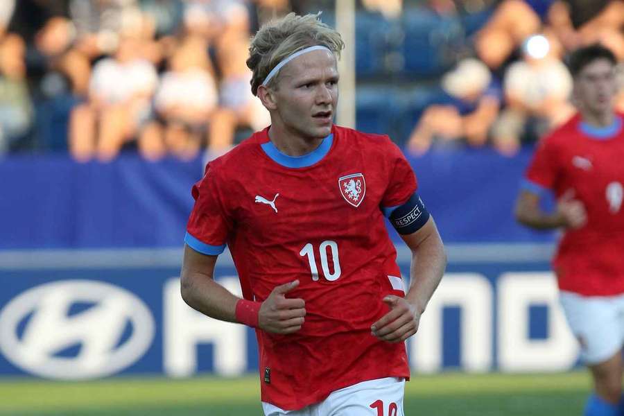 Matěj Šín chybí v nominaci reprezentační jednadvacítky. Matěj Šín chybí v nominaci reprezentační jednadvacítky.