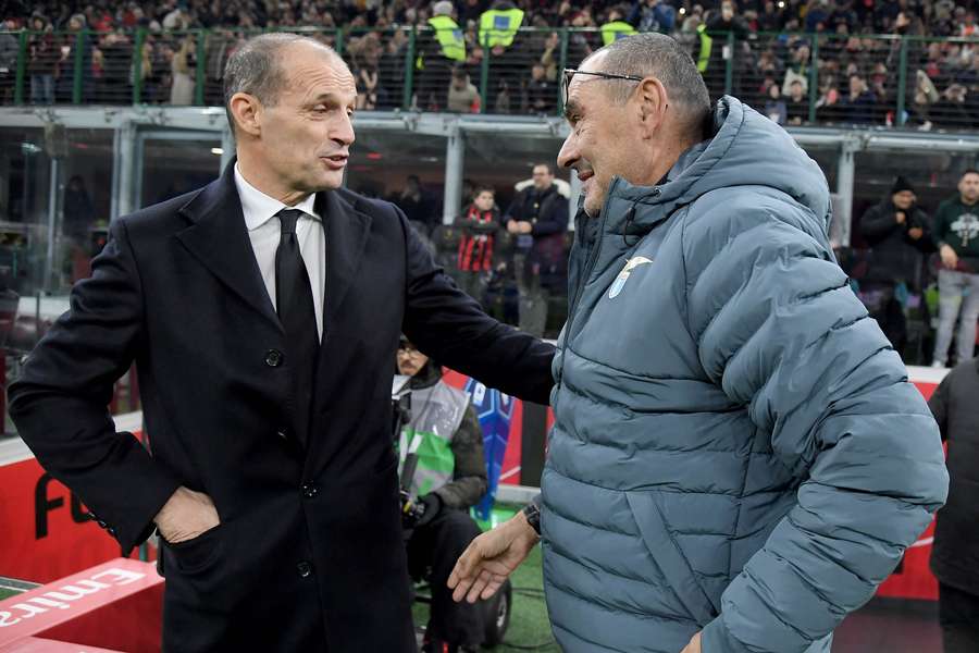 Massimiliano Allegri e Maurizio Sarri si salutano prima dell'ultimo Milan-Lazio di campionato