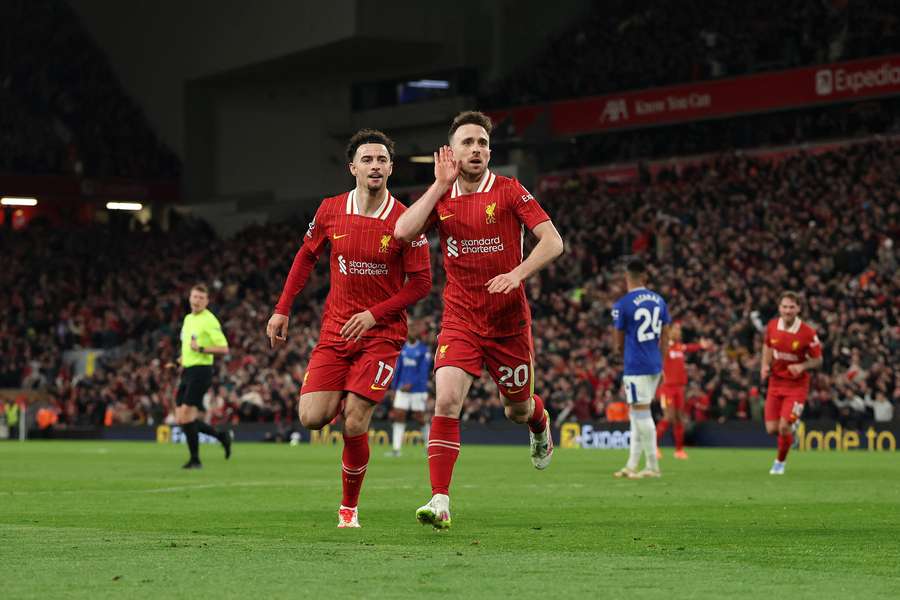 Diogo Jota celebra pelo Liverpool
