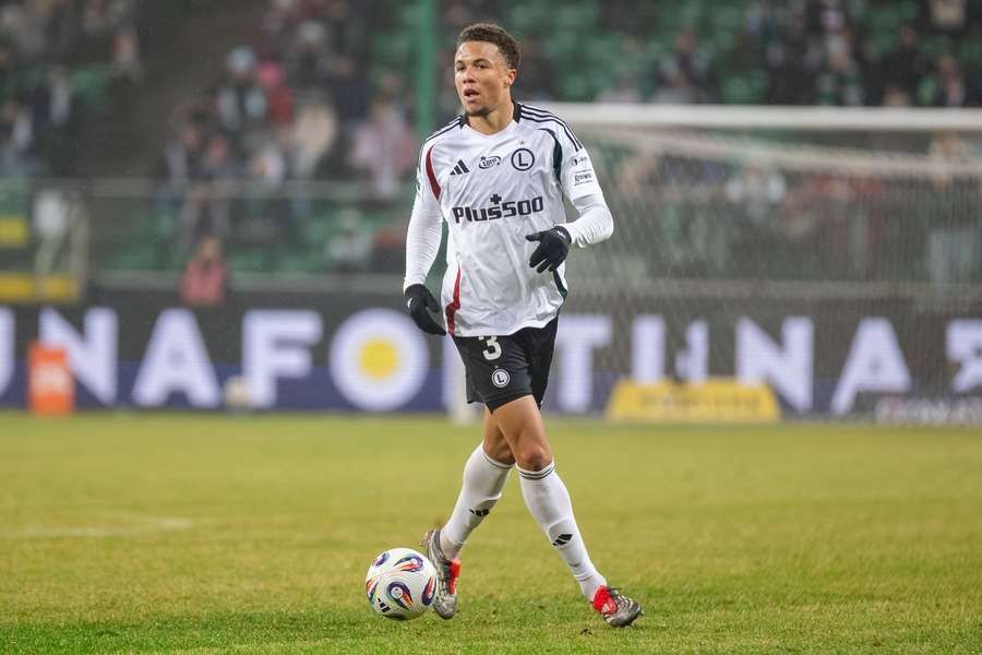 Oficjalnie: Kapuadi z najdroższym transferem wewnątrz Ekstraklasy, zmienia Legię na Widzew Oficjalnie: Kapuadi z najdroższym transferem wewnątrz Ekstraklasy, zmienia Legię na Widzew