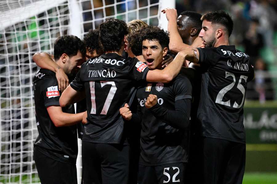 Os festejos de João Simões com a equipa do Sporting em Tondela Os festejos de João Simões com a equipa do Sporting em Tondela