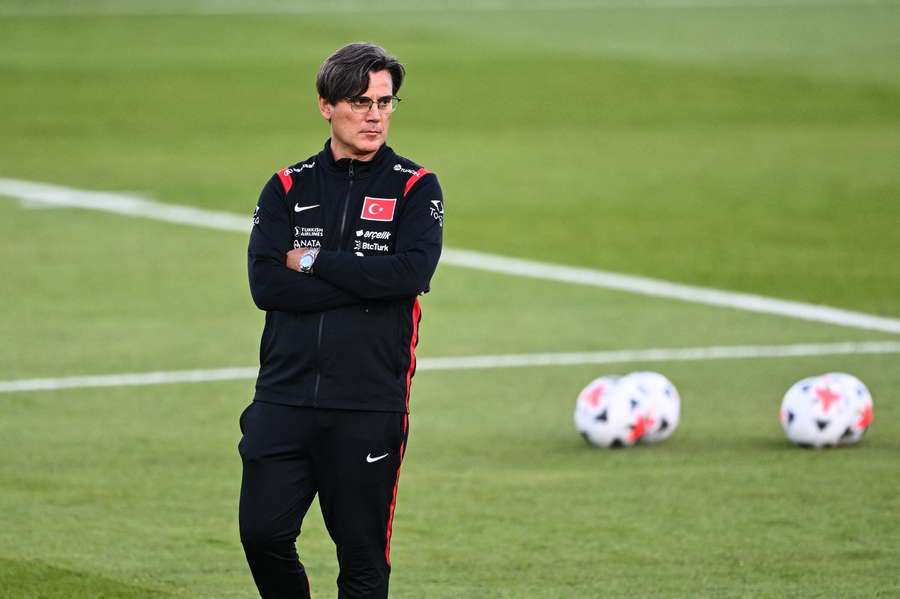 Montella is still Turkey boss despite a poor World Cup Montella is still Turkey boss despite a poor World Cup