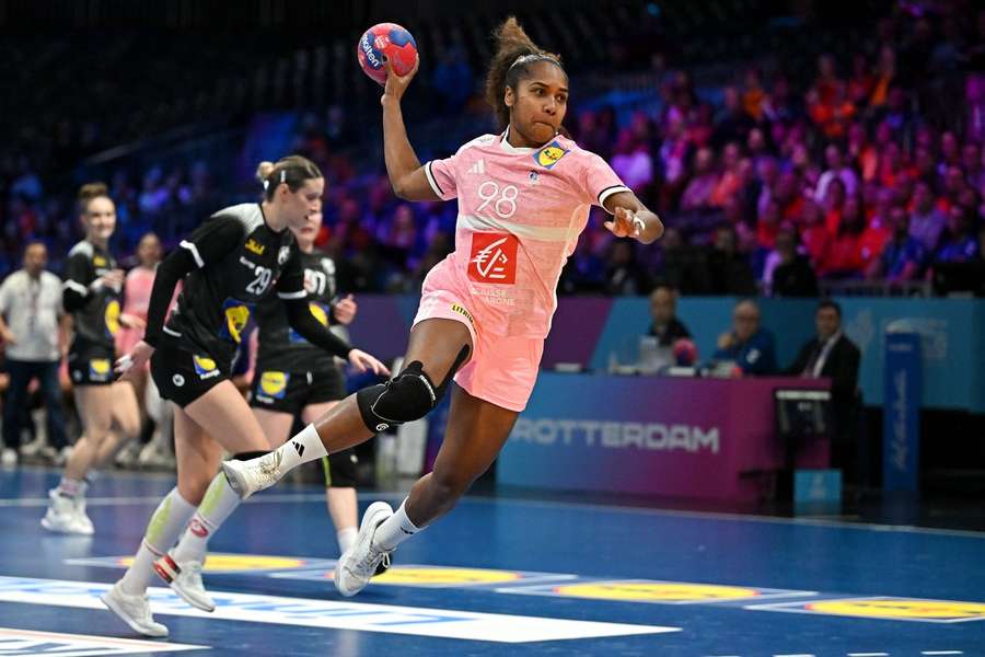 Wyrównana pierwsza połowa to za mało. Broniąca tytułu Francja rozbiła Austrię