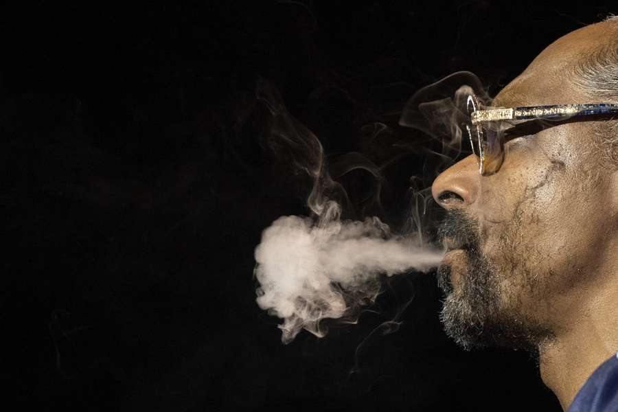 Snoop Dogg durante a sua atuação no Ziggo Dome, em Amesterdão, a 20 de março