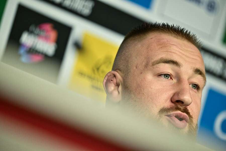 Heyes says England need fans' help to seal 'massive' New Zealand win Heyes says England need fans' help to seal 'massive' New Zealand win