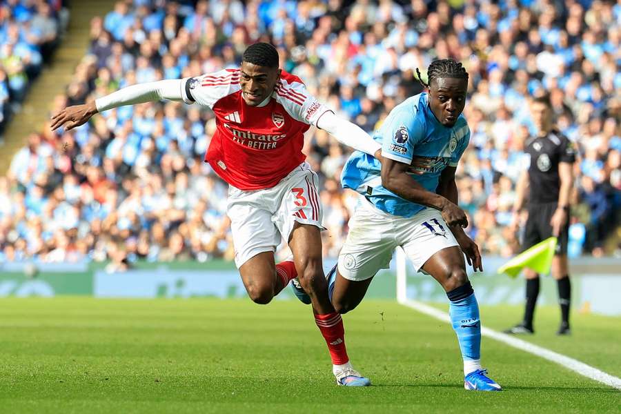 Kdo si nakonec dojde pro titul? Arsenal, nebo City?