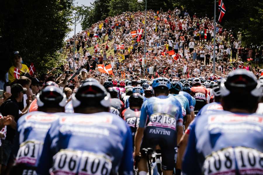 Der var imponerende menneskemængder langs de danske landeveje på de første tre etaper af årets Tour de France. 