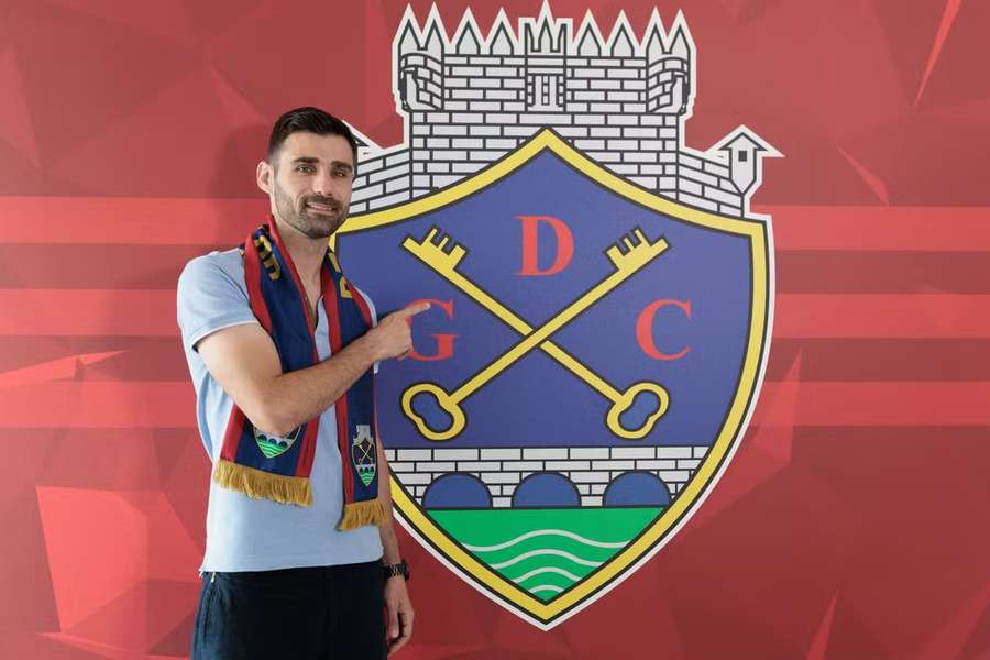 Roberto renovou por uma temporada