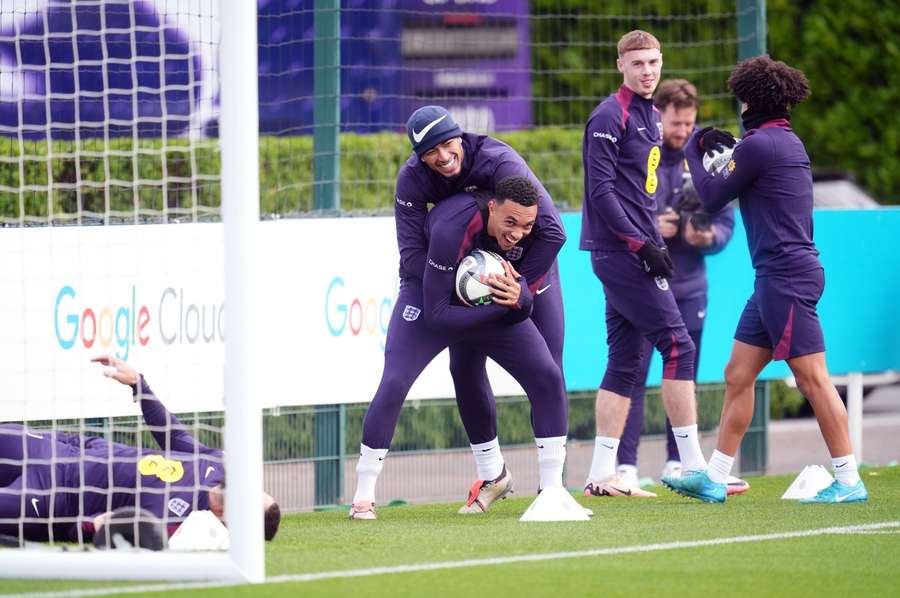 Trent y Jude durante un entrenamiento de Inglaterra