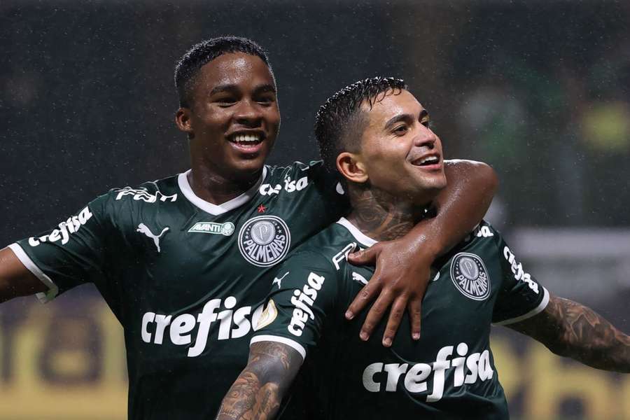 Endrick e Dudu marcaram na goleada do Palmeiras em casa