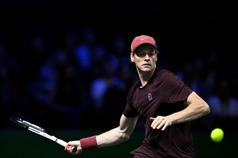 Jannik Sinner face à Félix Auger-Aliassime en finale du Masters 1000 de Paris. Jannik Sinner face à Félix Auger-Aliassime en finale du Masters 1000 de Paris.
