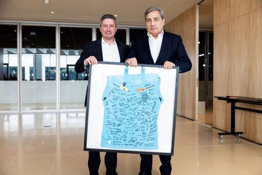 Fernando Gomes ao lado de José Fontelas Gomes Fernando Gomes ao lado de José Fontelas Gomes