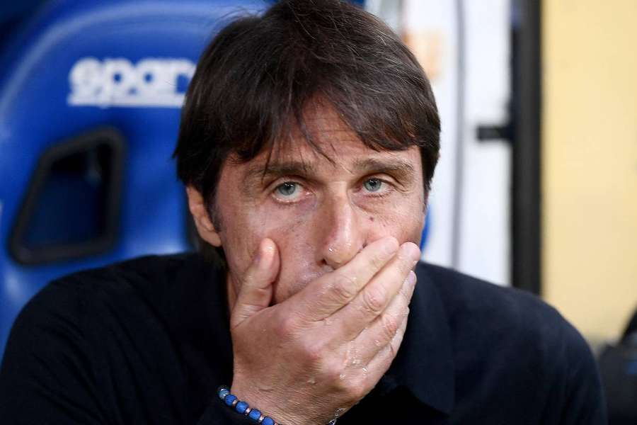 Naples se fait peur mais garde un point d'avance sur l'Inter
