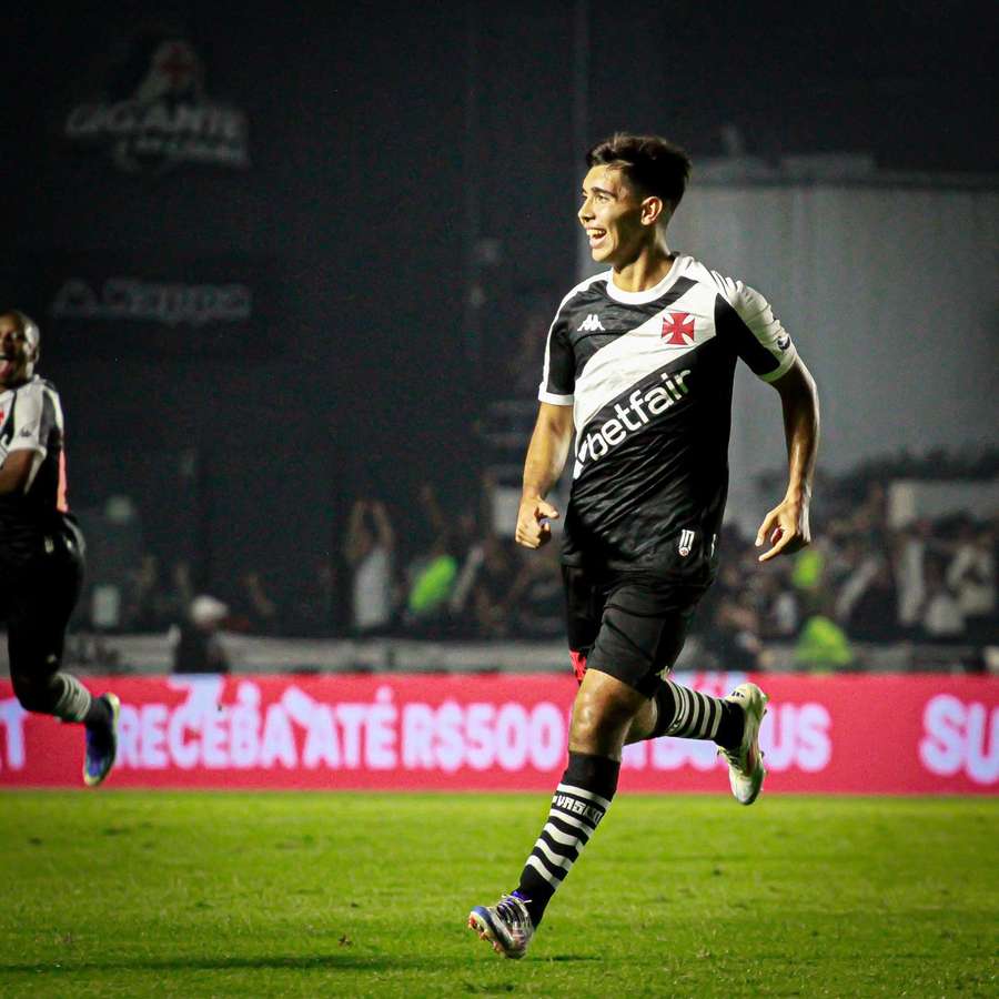 Juan Sforza fez o segundo gol da vitória vascaína