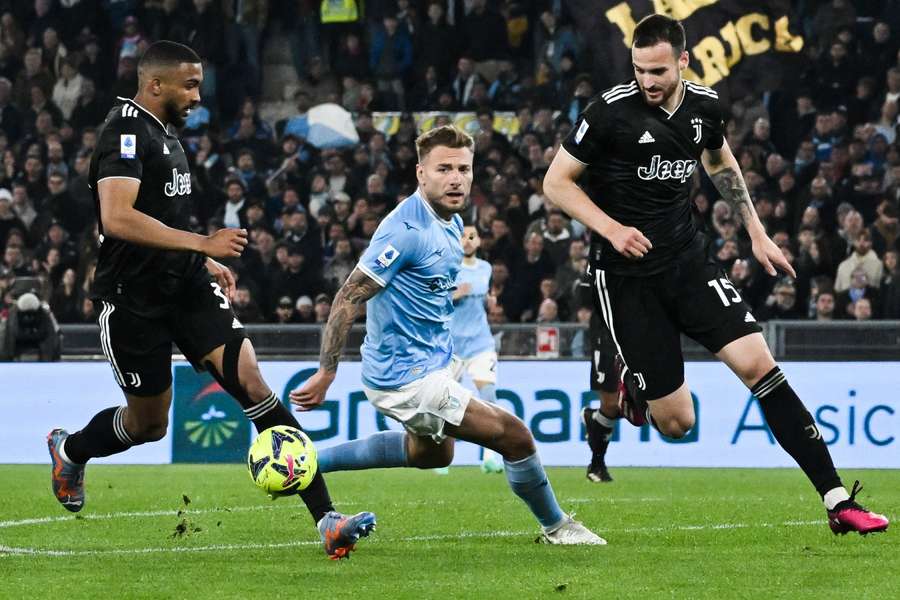 Ciro Immobile s est bless aux c tes et au dos dans un accident de