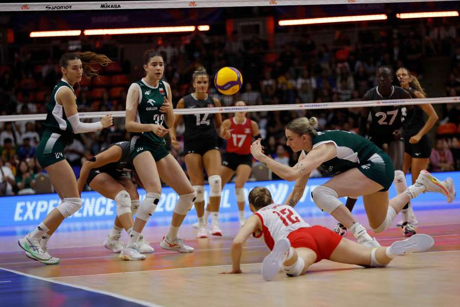Magdalena Stysiak z Polski (z prawej) podczas meczu Ligi Narodów pomiędzy Kanadą a Polską w Bangkoku w Tajlandii, 21 czerwca 2026 r. Magdalena Stysiak z Polski (z prawej) podczas meczu Ligi Narodów pomiędzy Kanadą a Polską w Bangkoku w Tajlandii, 21 czerwca 2026 r.