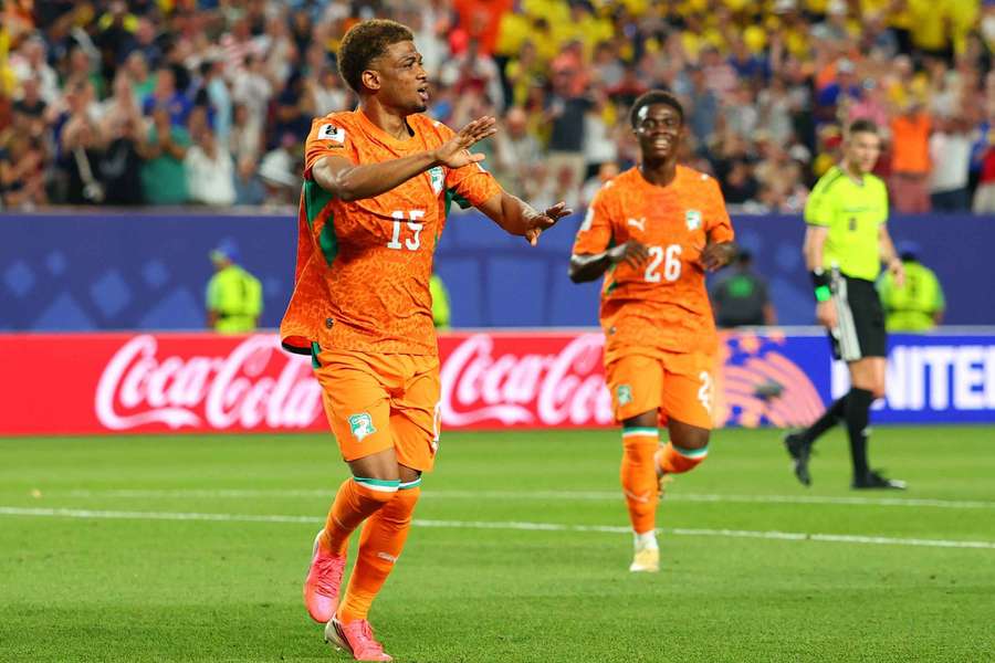 Ivory Coast's Seko Fofana battles with Ecuador's Gonzalo Plata