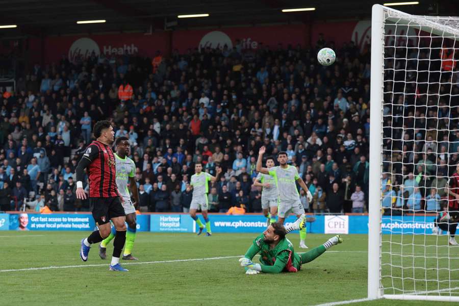 Evanilson manca un'occasione per il Bournemouth