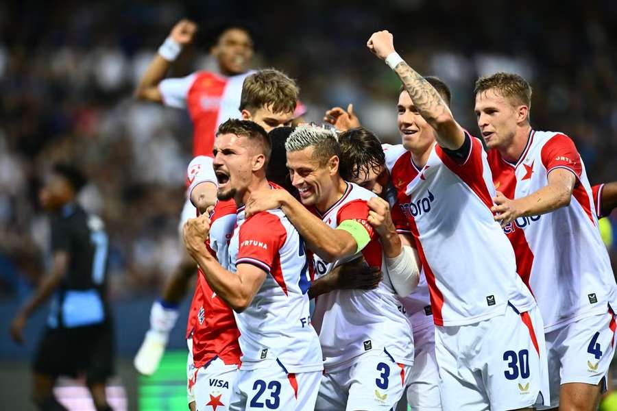 Sadílek (vlevo) se raduje z gólu Slavie. Sadílek (vlevo) se raduje z gólu Slavie.