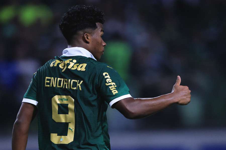 Endrick, do Palmeiras, durante partida contra o Botafogo-SP