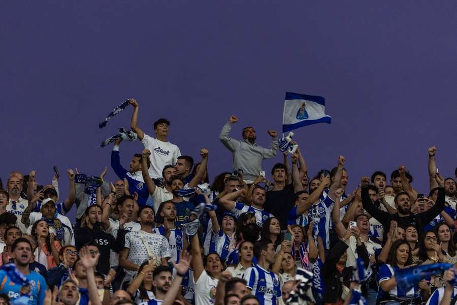Adeptos do FC Porto no apoio à equipa