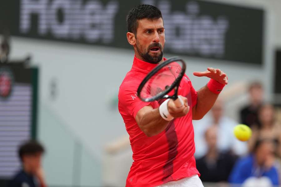 Djokovic golpea con su derecha ante Misolic