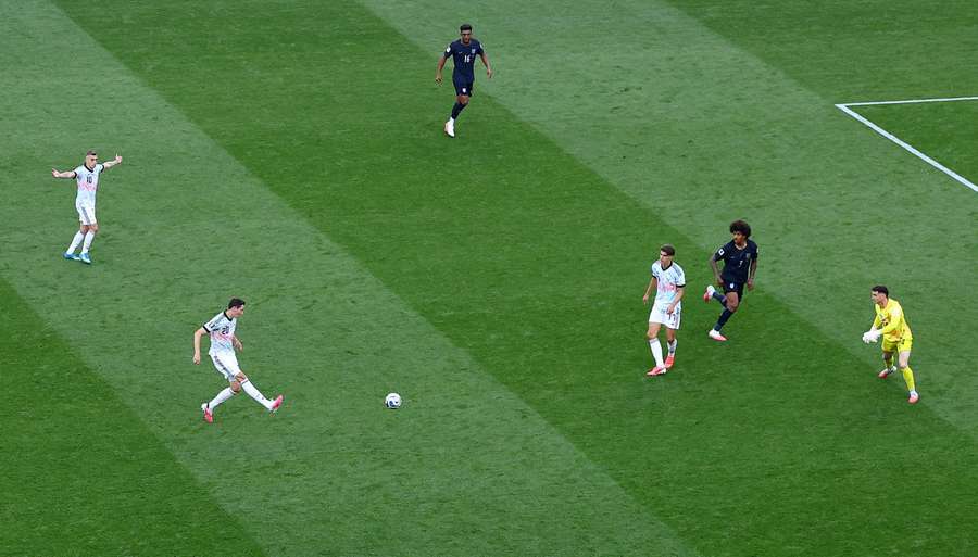 This is not the best place to see your goalkeeper... This is not the best place to see your goalkeeper...