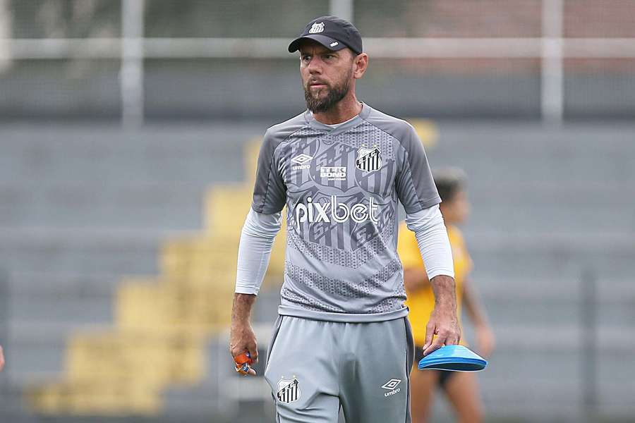 Kleiton retorna ao Santos após seis meses de sua saída