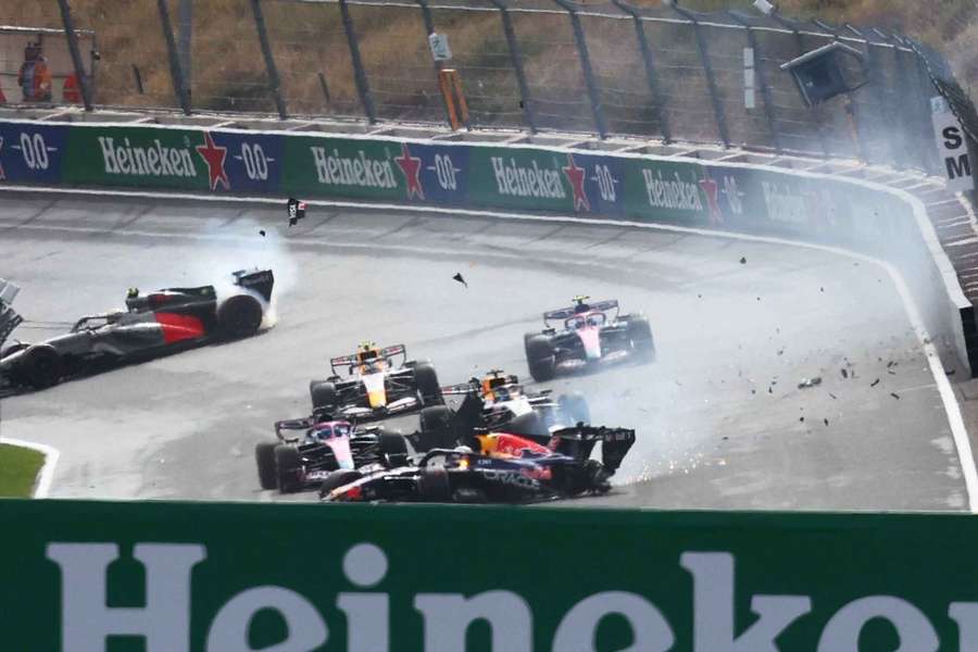 O acidente de Max Verstappen no GP dos Países Baixos O acidente de Max Verstappen no GP dos Países Baixos