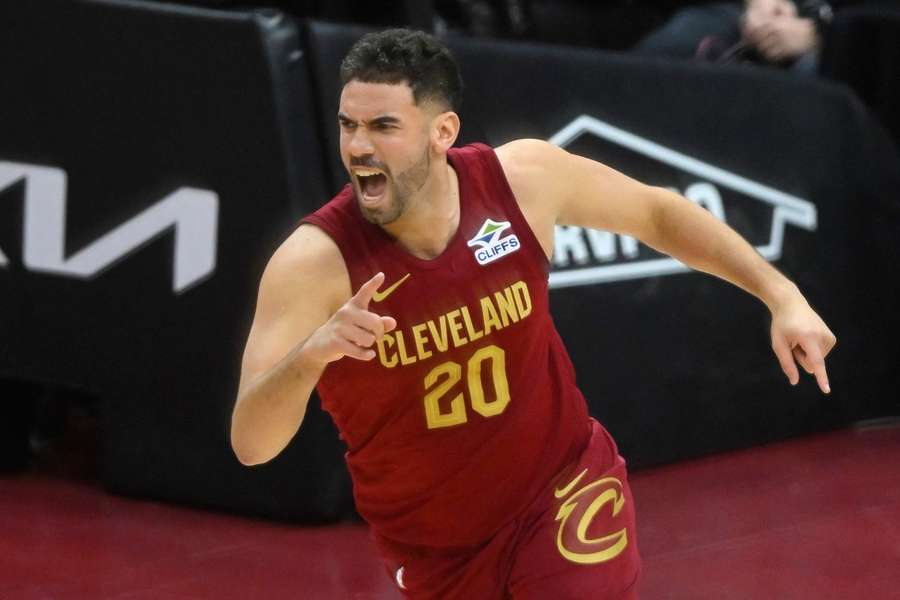 Georges Niang cette nuit.