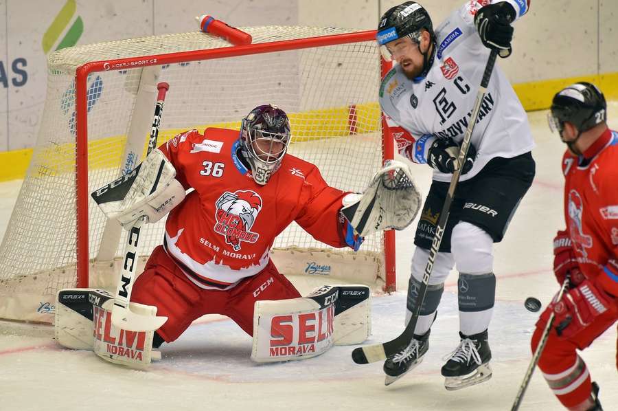 Karlovy Vary si v dohrávce zápasu 4. kola extraligy poradily s Olomoucí.