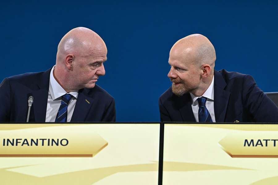 Gianni Infantino, presidente della FIFA, e Mattias Grafström, segretario generale.