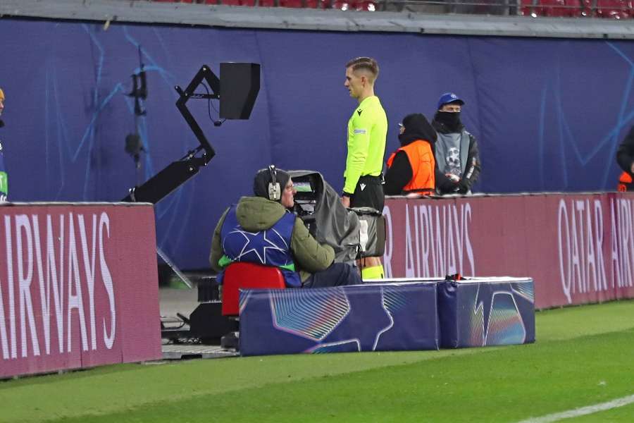 Organização norueguesa Top Football decidiu que o VAR não será mais usado nas ligas