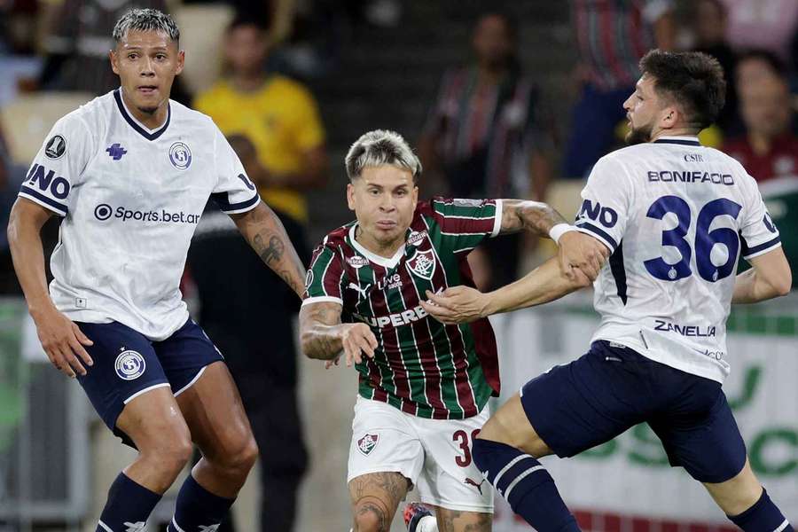 Soteldo e todo o Fluminense foram limitados por uma zaga argentina bem montada
